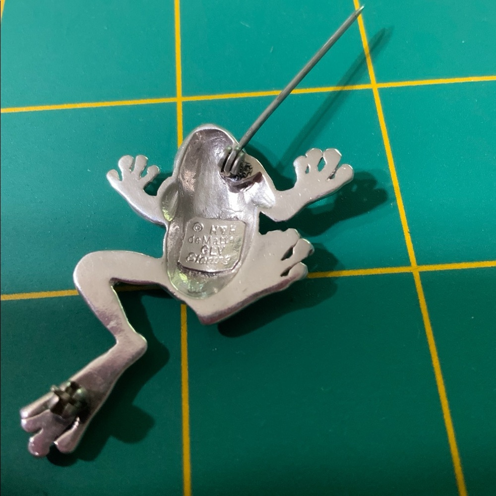 Sterling Silver Tree Frog pin / brooch. - Picture 3 of 8